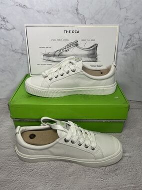 Cariuma The OCA White Canvas Low-Top Sneakers